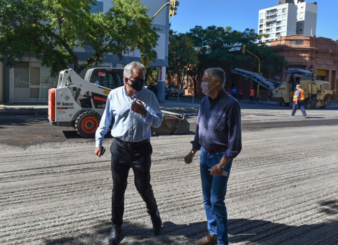 Héctor Gay recorrió la obra de pavimentación de Avenida Colón