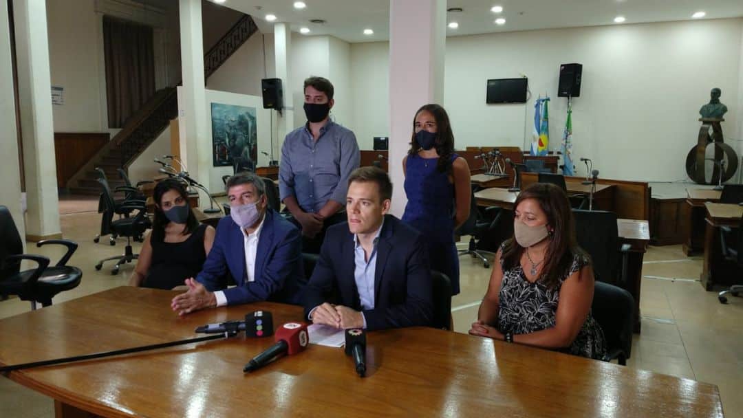 Piden que los funcionarios bahienses declaren si recibieron la vacuna