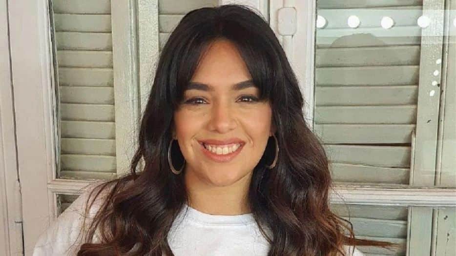 Ángela Leiva mostró al natural su pancita y tomó con humor la foto: “No es un bebé, es cerveza”