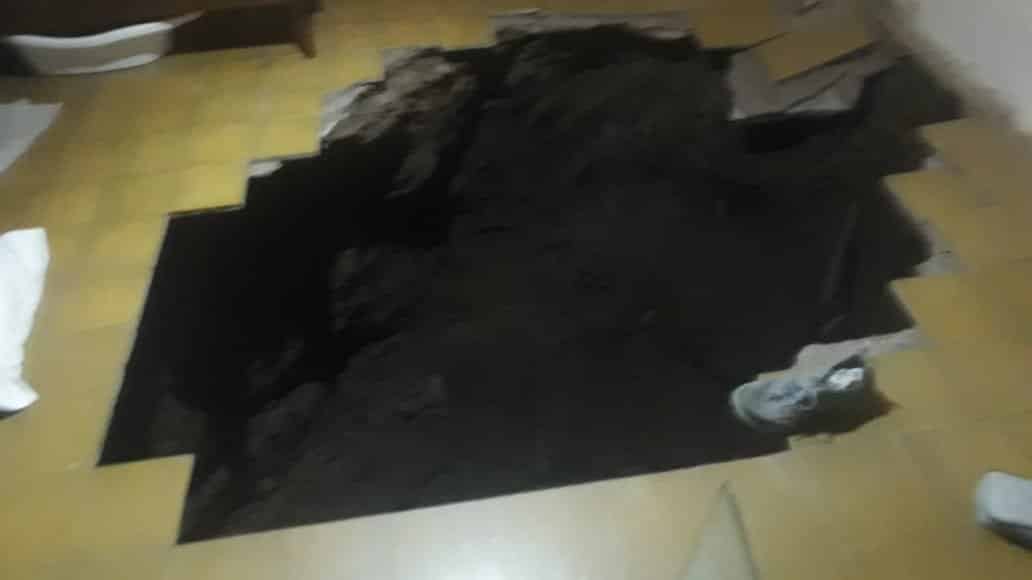 Una habitación se derrumbó: la cama y la cuna del bebé cayeron unos seis metros