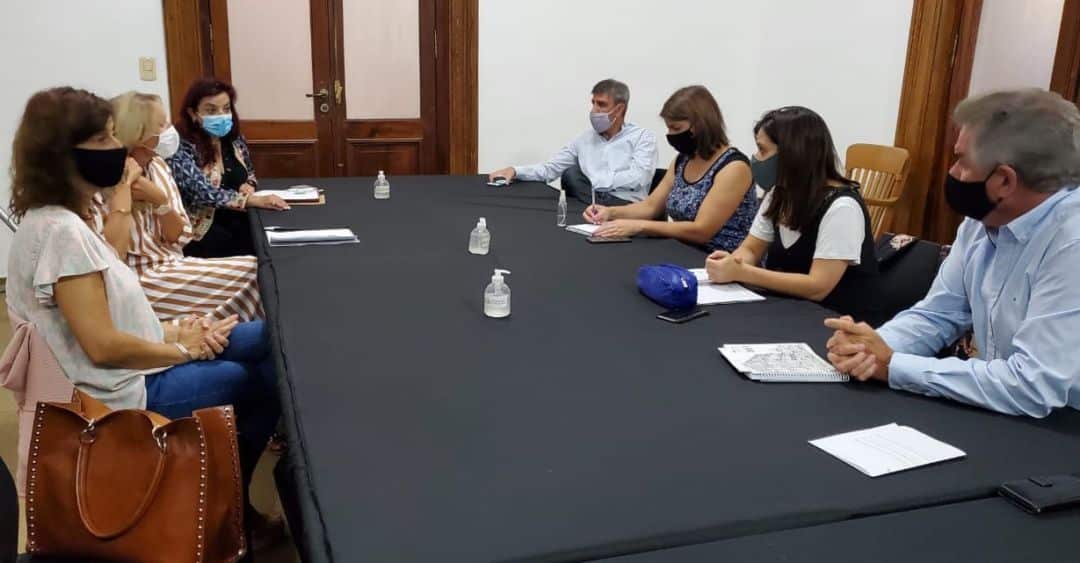 Gay pidió que abran las escuelas y que la educación sea considerada esencial