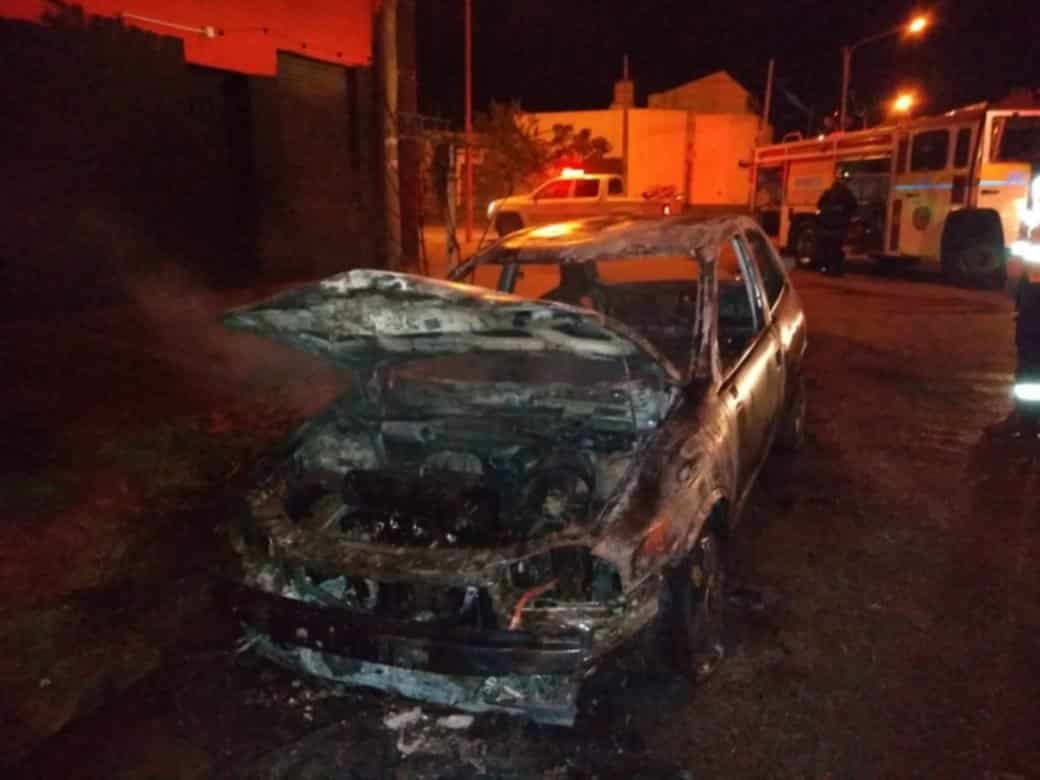 Se incendió un auto e investigan si fue intencional