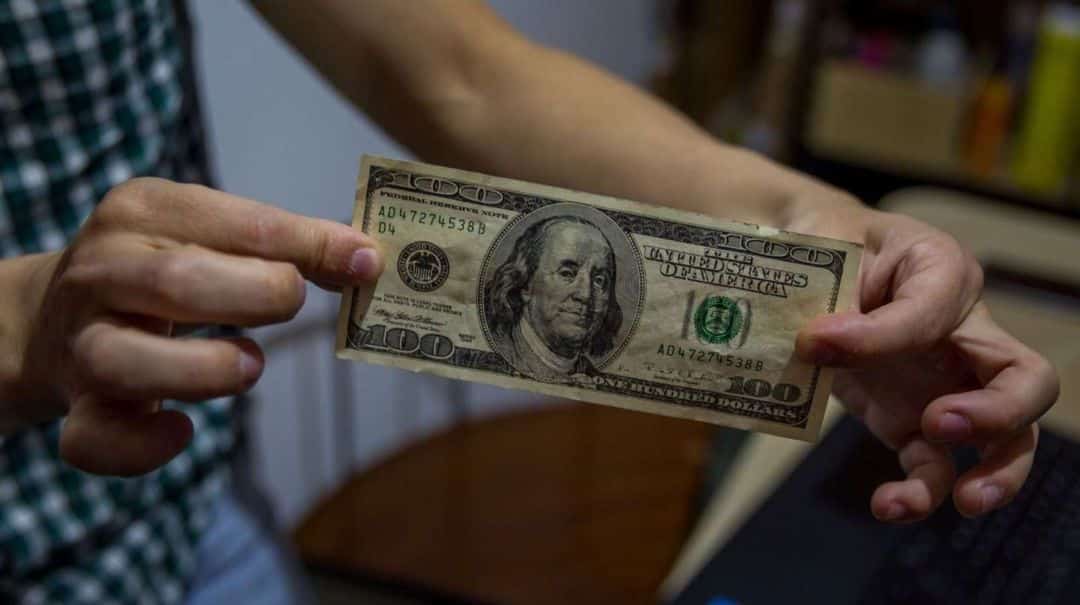 Cobrar en dólares en la Argentina con trabajos en el exterior: cuáles son las profesiones más requeridas y cómo empezar