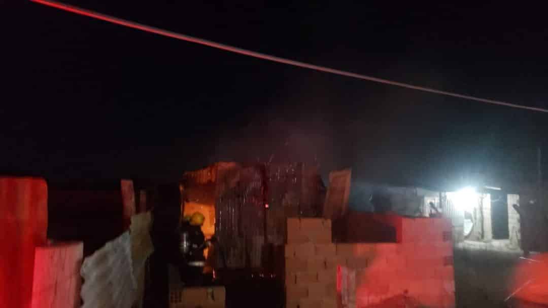 Un incendio destruyó una precaria vivienda en Villa Talleres