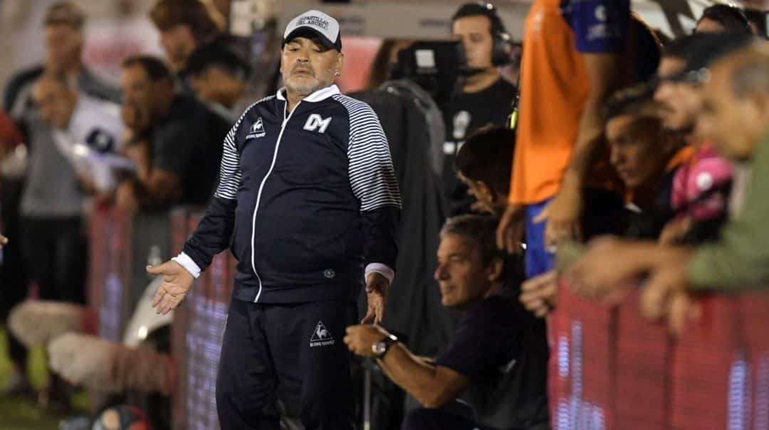 Revelaron el sueldo que cobraba Maradona en Gimnasia, en el marco de la guerra por su herencia