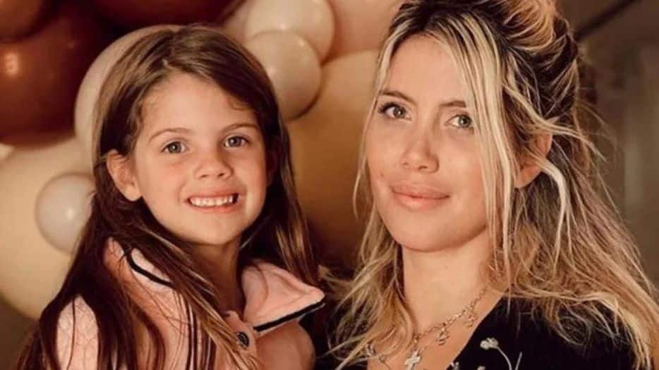 Francesca Icardi recicló una calza rota y Wanda Nara compartió su creación: “Genial que se te ocurrió hacer eso”
