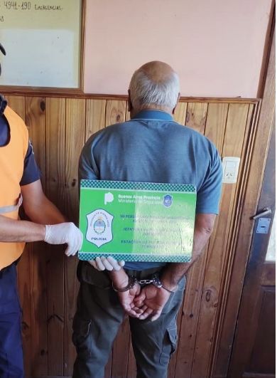 Seguirá detenido y acusado de abusar de las nietas de su pareja