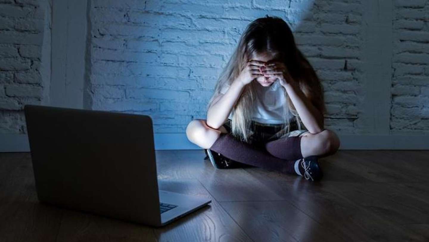 Fallo histórico: condenaron a un hombre por violación de dos nenes a los que obligó a tener escenas sexuales por videochat