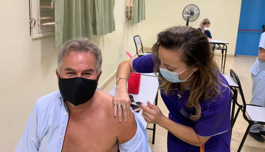 El Intendente Héctor Gay recibió la vacuna contra el Covid-19