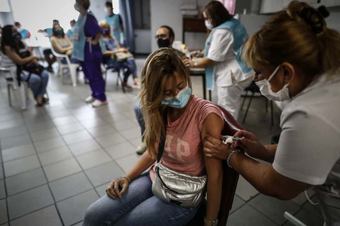 Ya se distribuyeron más del 97% de las vacunas contra el coronavirus y no hay precisiones sobre el arribo de nuevas dosis