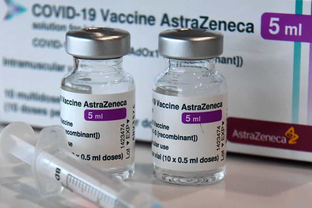 AstraZeneca y Johnson & Johnson comienzan a reformular sus vacunas ante la aparición de algunos casos de una rara enfermedad
