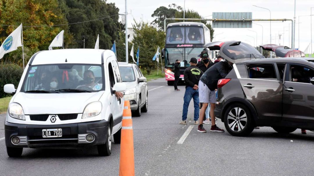 El Gobierno advirtió que las personas que viajaron el fin de semana largo por turismo no podrán regresar hasta el 31 de mayo