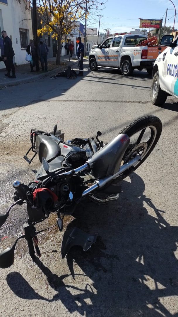 Motociclista resultó herido en un fuerte choque