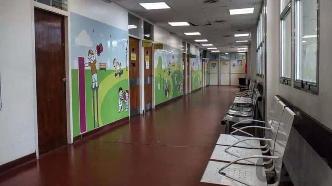 Imputaron por homicidio a una joven que fue al hospital con su bebé muerto en una mochila