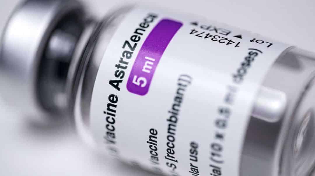 Vacunas de AstraZeneca: cuáles son los países que la prohibieron y qué dicen los expertos sobre los efectos colaterales