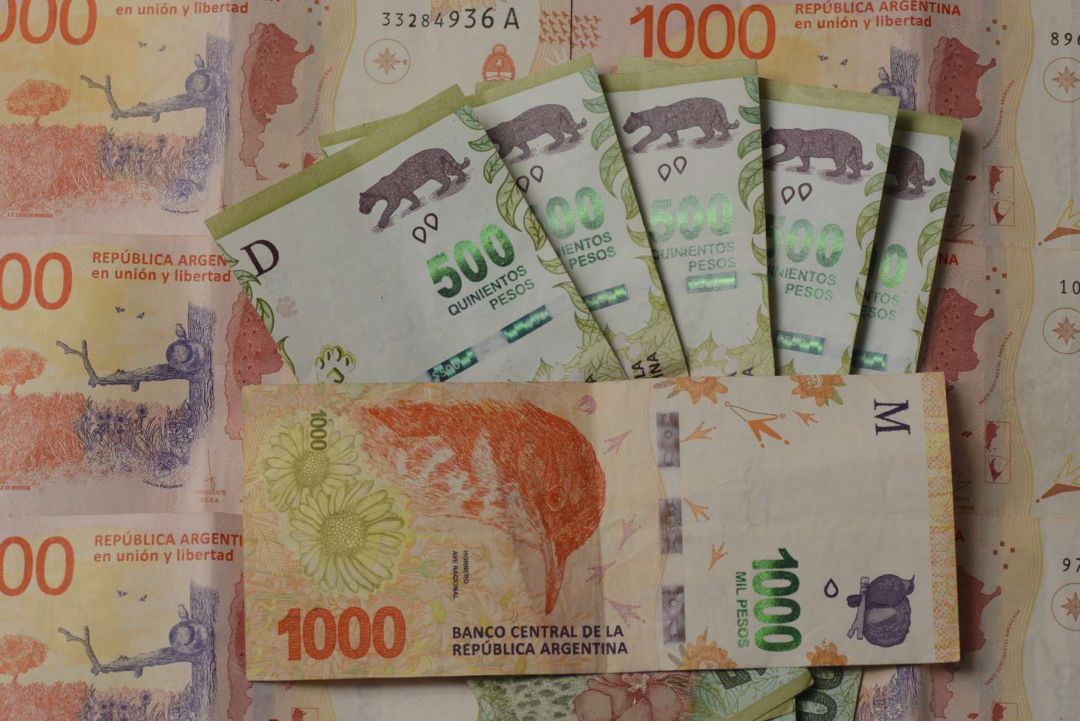 El salario pretendido por los argentinos ya supera los 700.000 pesos, pero pierde ante la inflación