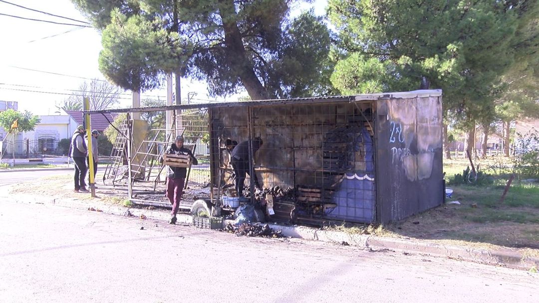 Un detenido por el incendio de un puesto de verduras