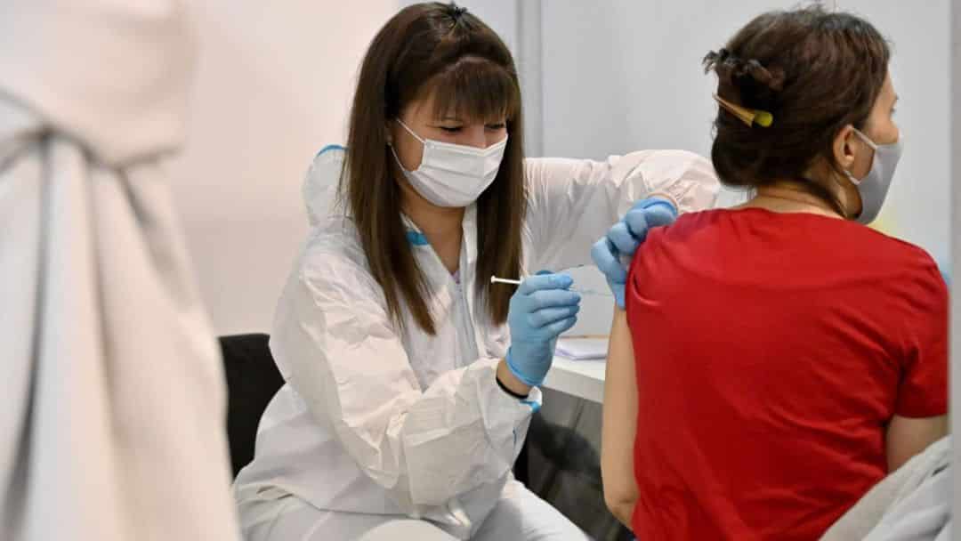 Coronavirus: la dosis de refuerzo para el personal de salud se aplicará en diciembre