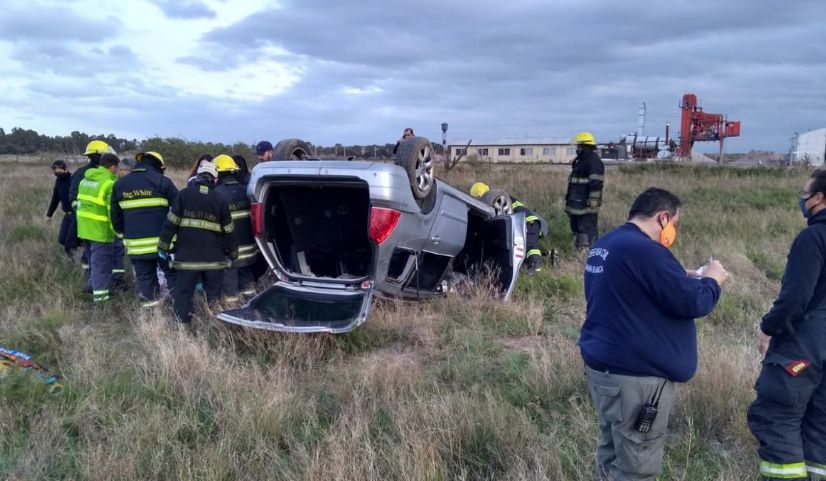 Volcó un auto en la ruta a Punta Alta