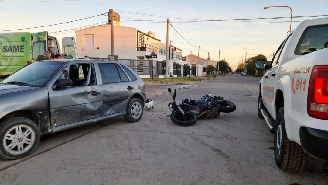 Un motociclista herido en un fuerte accidente de tránsito