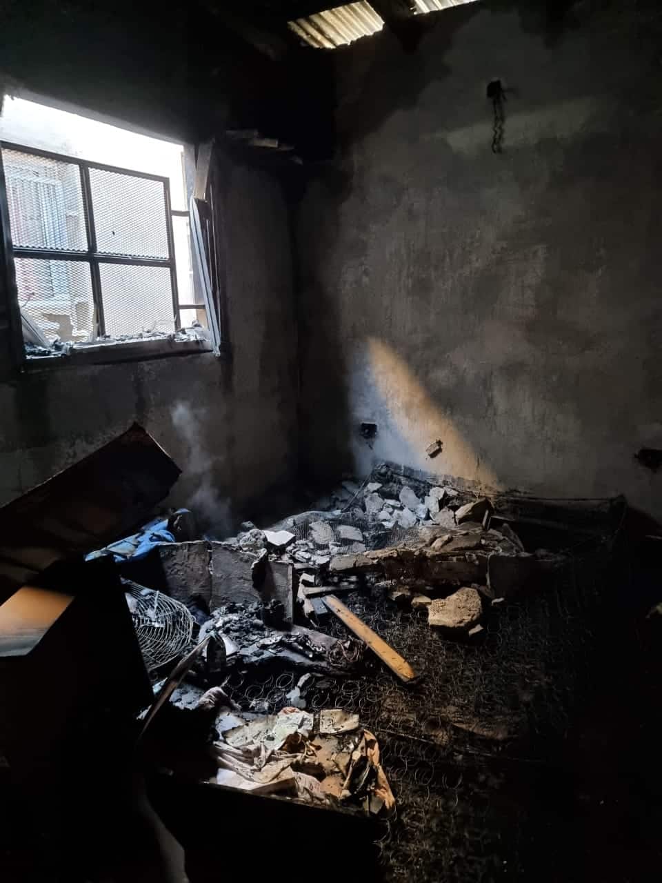 Se prendió fuego un departamento y murió la mascota de una familia