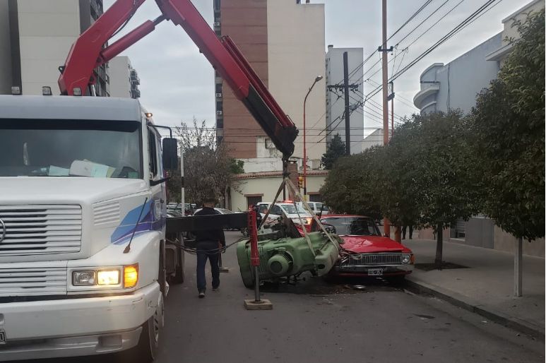 Fresadora aplastó una camioneta