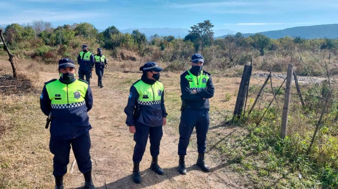 Encontraron muerta a Rocío, la nena de 4 años que buscaban en Tucumán | La policía perita un pozo en el que habrían intentado quemar su cuerpo