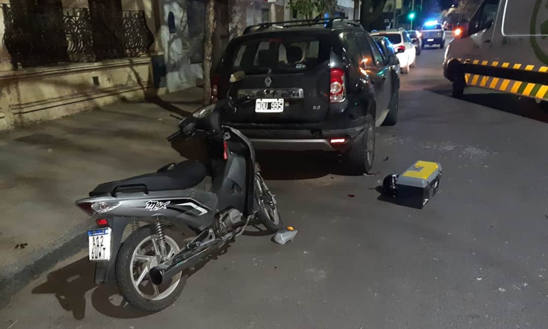 Resultó herido tras chocar contra un auto estacionado