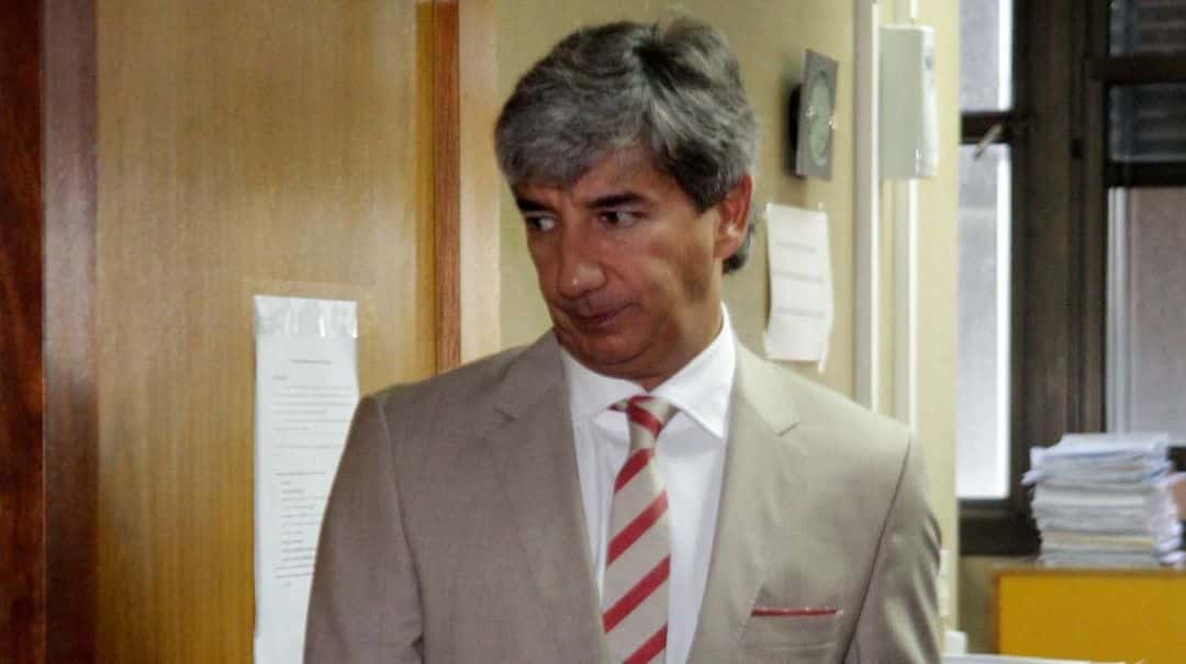 Denuncia por sobornos y 186 chats para arreglar causas: indagan a Walter Benton, el juez electoral de Mendoza imputado por asociación ilícita