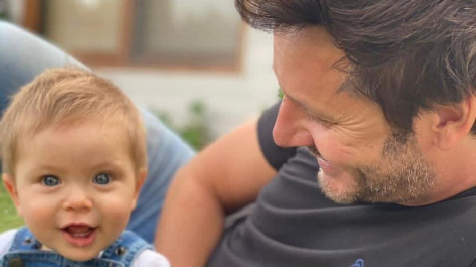 Benjamín Vicuña compartió una foto de Amancio con una tierna dedicatoria por su primer año