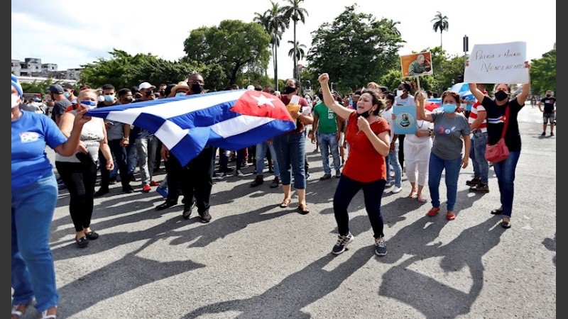 Por primera vez en 27 años, cientos de personas protestaron en Cuba contra el Gobierno