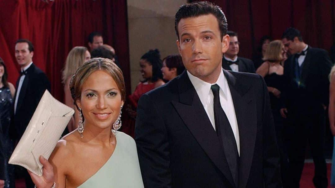 El beso más esperado: Jennifer Lopez y Ben Affleck prendieron fuego Instagram con una foto que enloqueció a todos