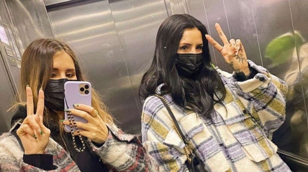 Las hermanas sean unidas: Micaela y Candelaria Tinelli se encontraron en un ascensor y las dos tenían la misma ropa
