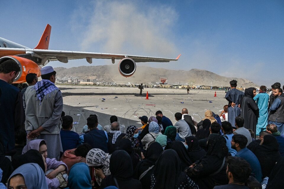 La suarense Melisa Rolls y su marido pudieron salir de Kabul