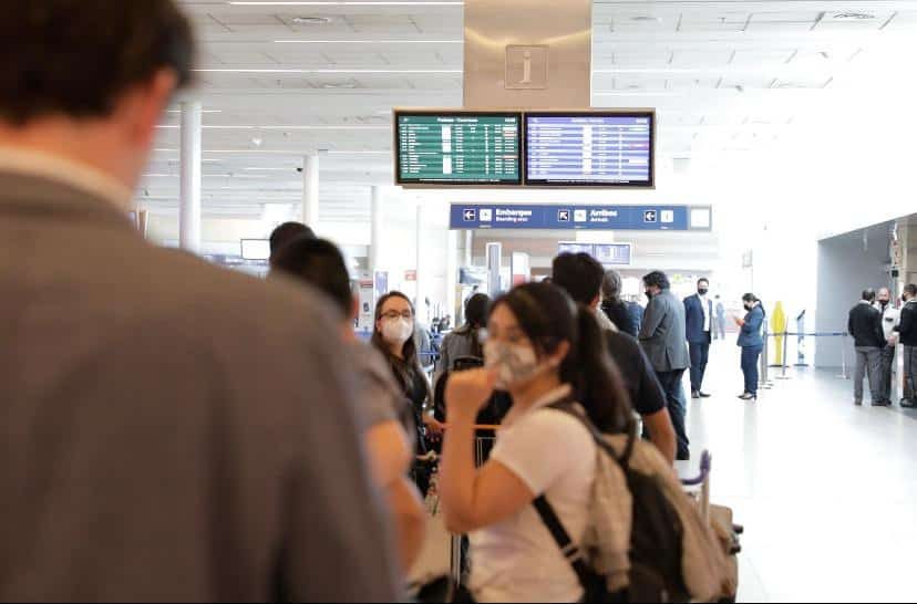 Los vacunados con dos dosis que viajen por temas laborales no deberán realizar la cuarentena cuando regresen al país