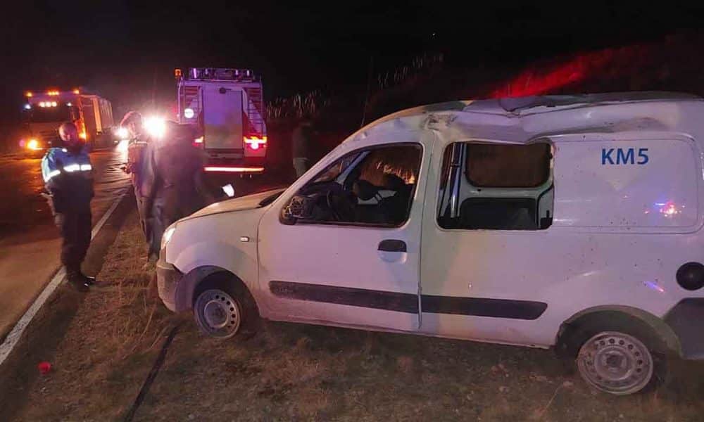 Vuelco en la ruta 51: dos mujeres y dos bebés fueron hospitalizados