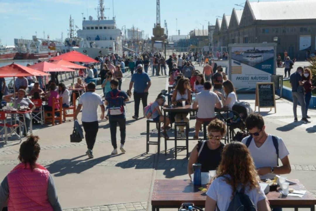 Nuevas habilitaciones: sin tapabocas al aire libre, vuelven los boliches y no habrá límites para reuniones sociales