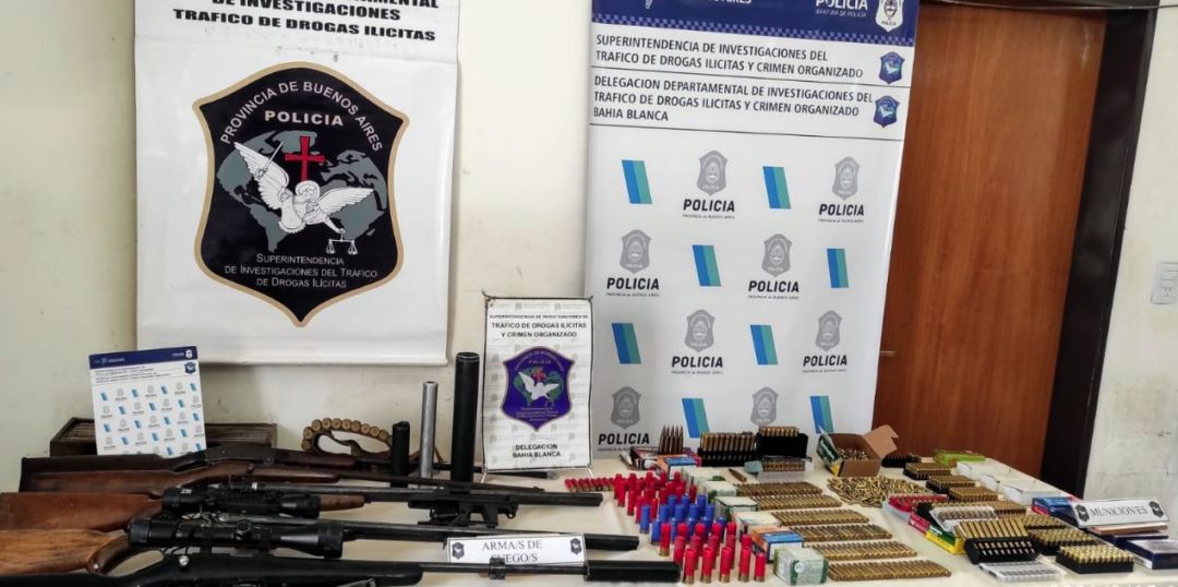 Allanaron una vivienda por una causa de drogas y encontraron un arsenal