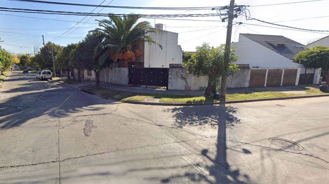 Tragedia en Haedo: un nene llamó al 911 para pedir ayuda porque sus papás “estaban tirados en el fondo” de su casa