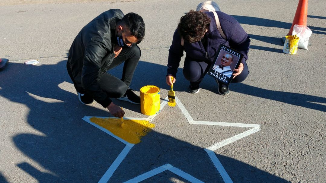 Pintaron una estrella amarilla en memoria de Lucas Tobares