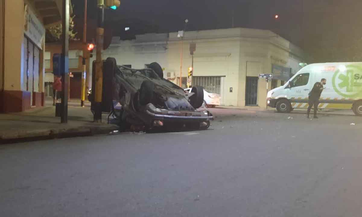 Una madrugada accidentada y pasada de copas