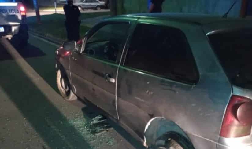 Abandonaron el auto tras chocar contra un árbol