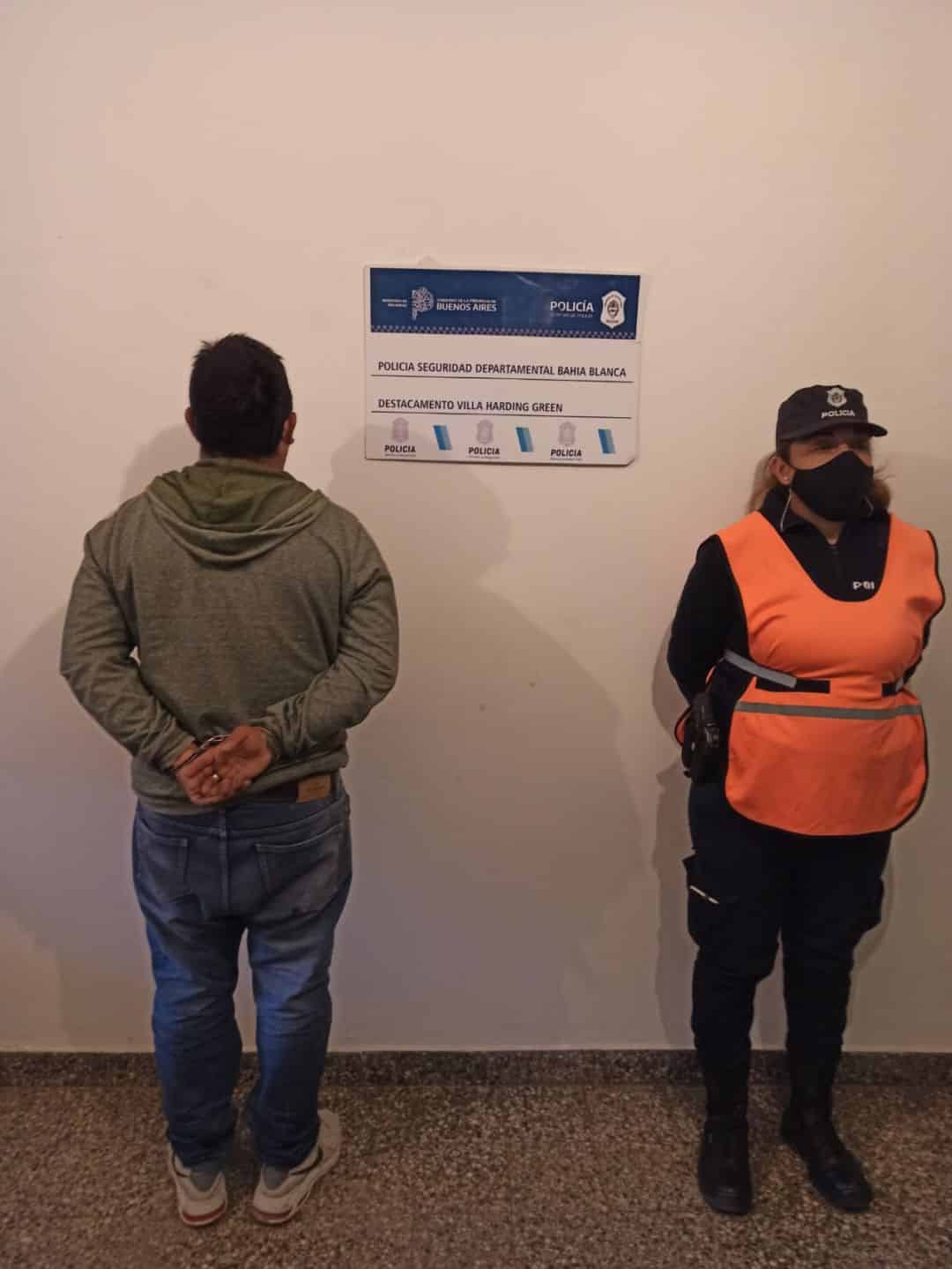 Golpeó a su pareja e intento balearla