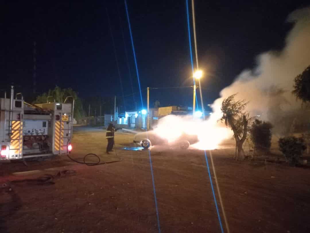 Tres autos incendiados durante la madrugada