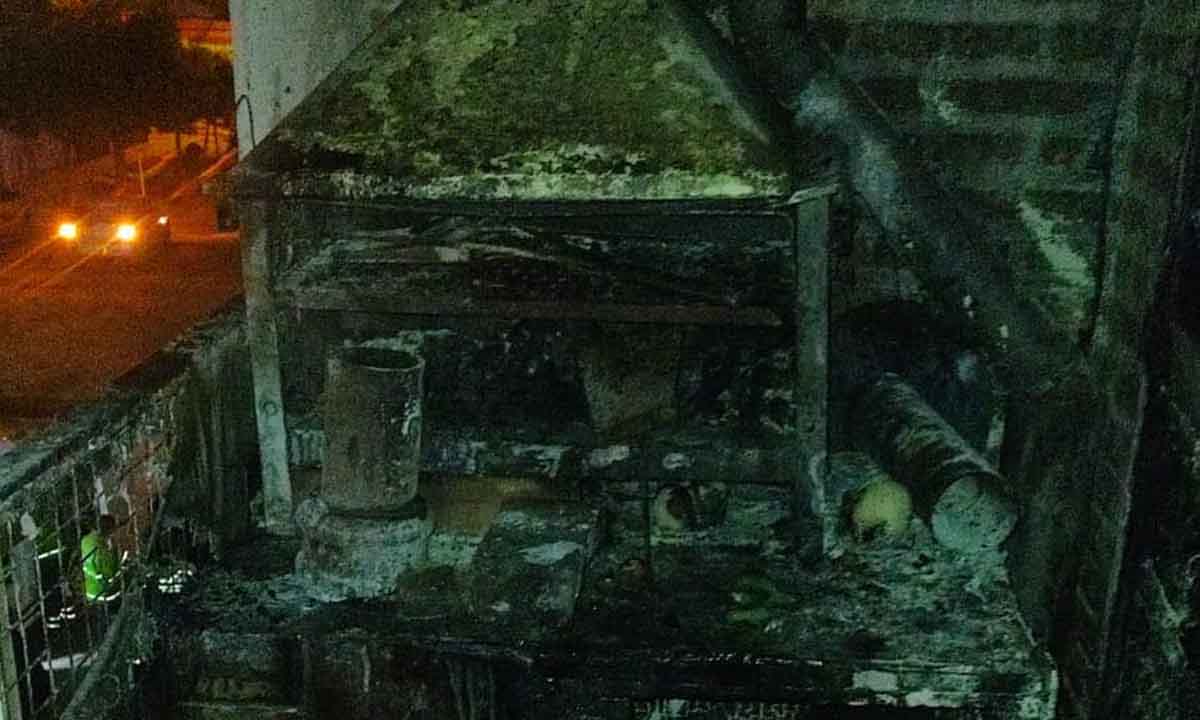 Se incendió un departamento y tres personas terminaron en el hospital