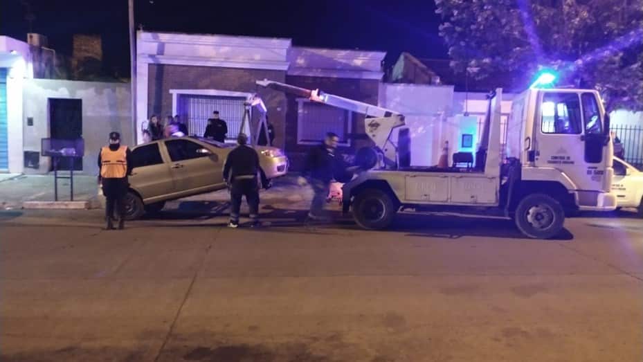 Manejaba borracho a alta velocidad y le retuvieron el auto