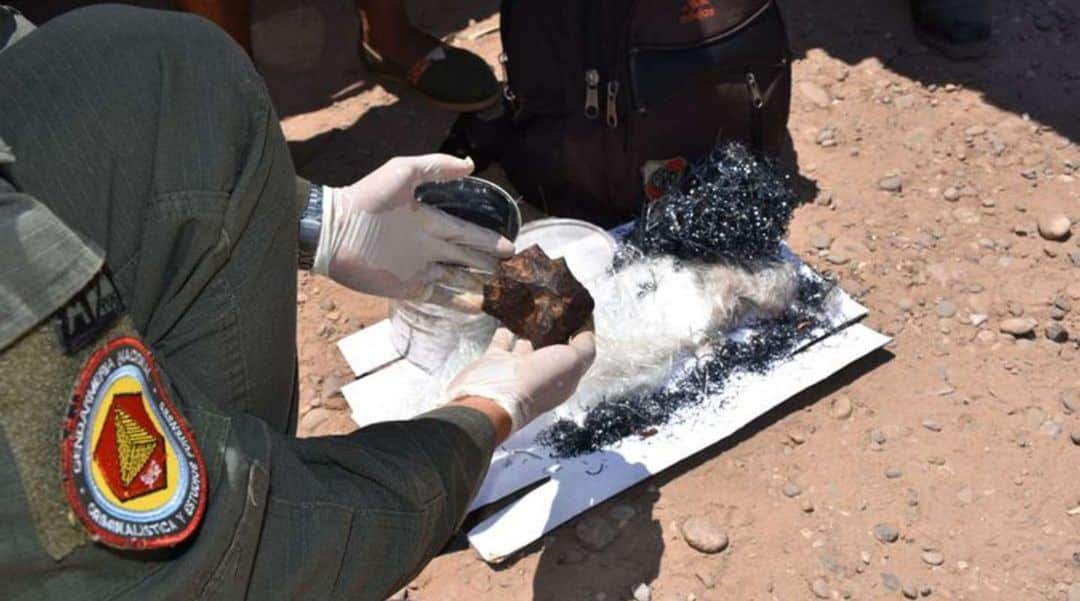 Insólito: quiso salir del país con un meteorito de 262.000 dólares escondido en una lata de leche en polvo