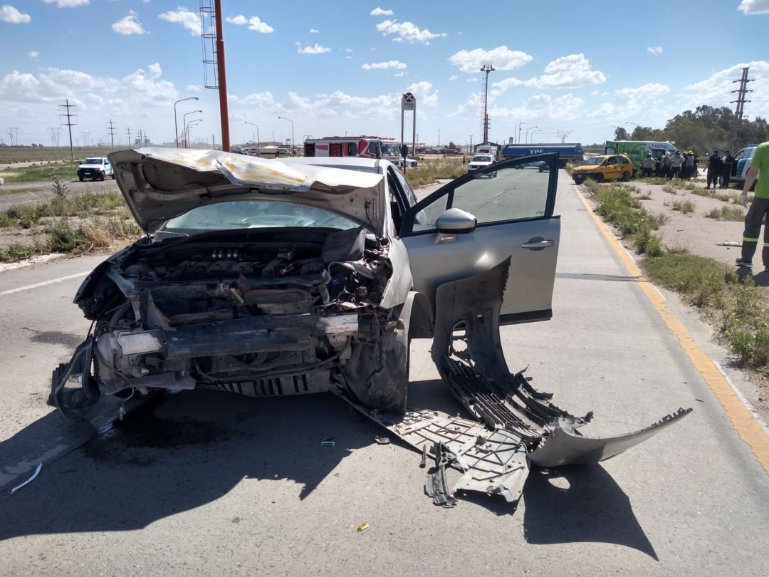 Fuerte choque en la ruta 3: cuatro personas resultaron heridas