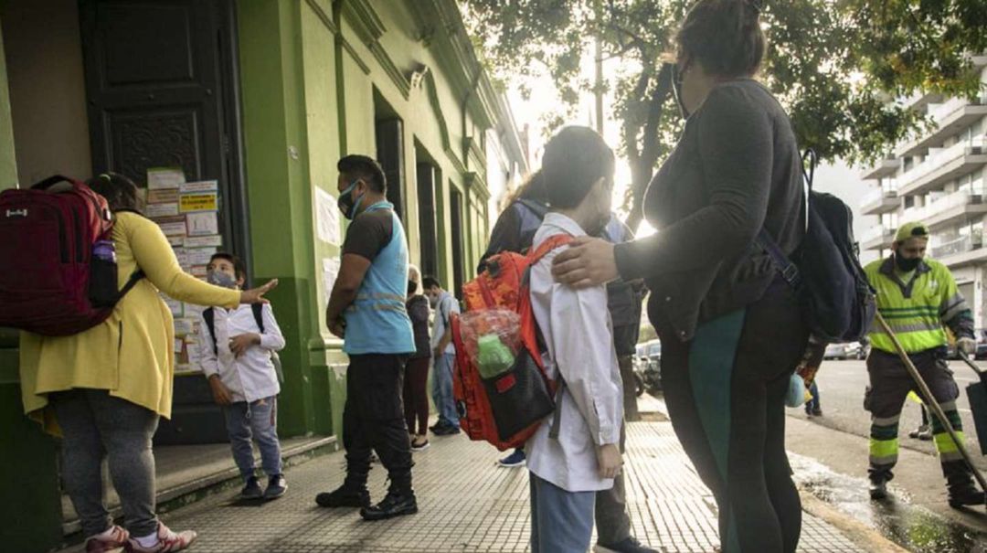 La provincia de Buenos Aires deja de exigir barbijos al aire libre en las escuelas
