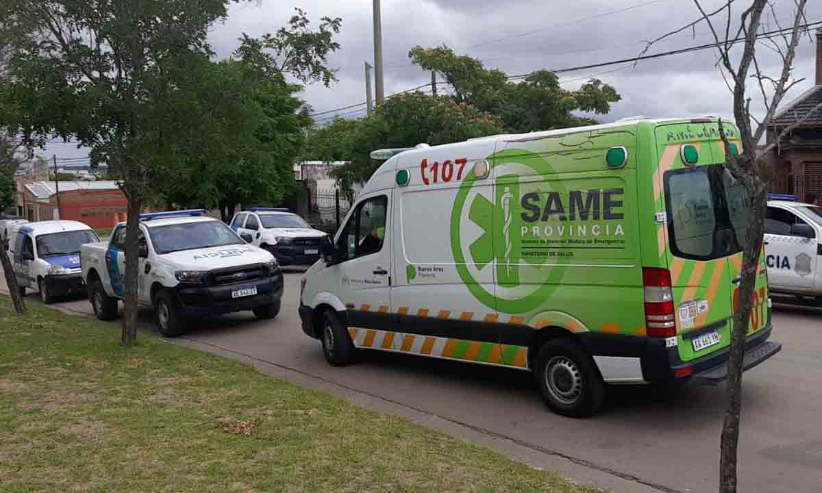 Un menor armado, entró a robar, el dueño de casa se la quitó y le disparó